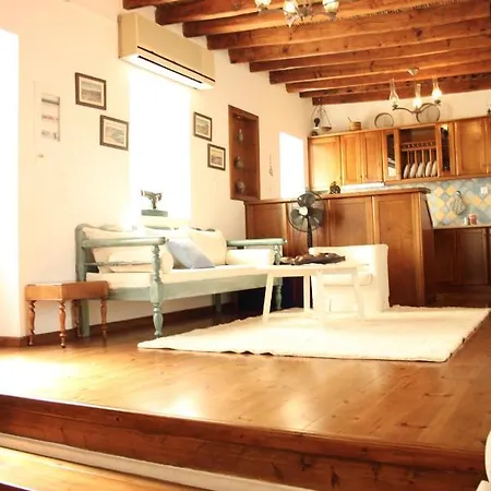 Independent Luxury House Amos